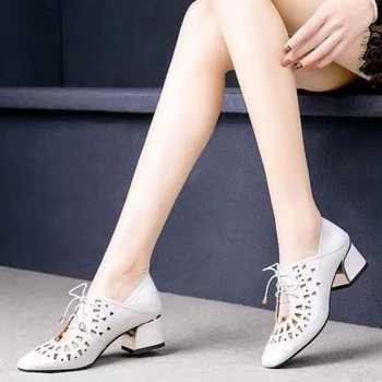 Nėriniai dvi dėvėti Baotou vieną batai moterų 2020 m. pavasarį ir rudenį naujų storio su laukinių dirželiai skylę moterų batai