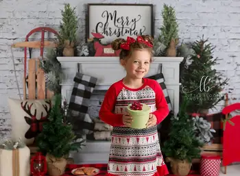 Kalėdų Fotografijos Fonas Baltos spalvos Plytų sienos Žalia Gress Dovanų dėžutėje Fone Elnių vaikas Dekoras Reklama