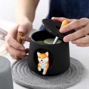 Animacinių filmų keramikinis puodelis kūrybos puodelis su dangteliu šaukštas trimatis šuo namuose, gerti puodelį kavos, pieno, sulčių, pusryčiai taurė