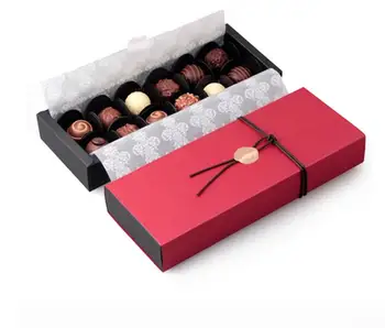 Raudonas stačiakampis, 12 skylių, ertmių šokolado pakuotės, dėžutės Valentino Dieną, šokoladiniai saldainiai, dovanų dėžutėje