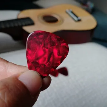 Didmeninė 100VNT Pearloid Raudona Gitara Kirtikliai Plektras Kino Plastiko 0.46 mm/0.71 mm/0.96 mm Storio Gitara Plektras